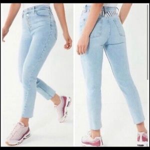 Urban Outfitters Girlfriend Jeans. GORGEOUS light wash!